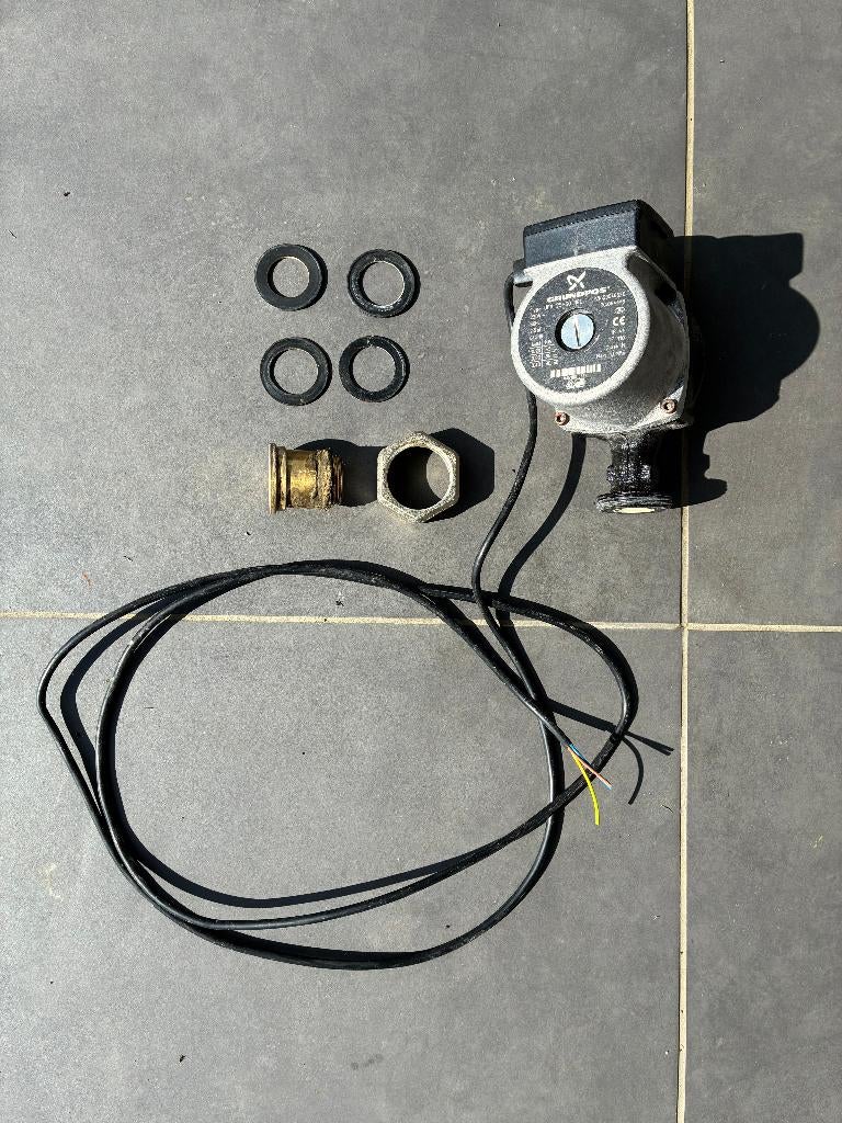 Circulateur Grundfos pour circuit de chauffage, Bricolage & Construction, Chauffage & Radiateurs, Utilisé, Autres types, Enlèvement
