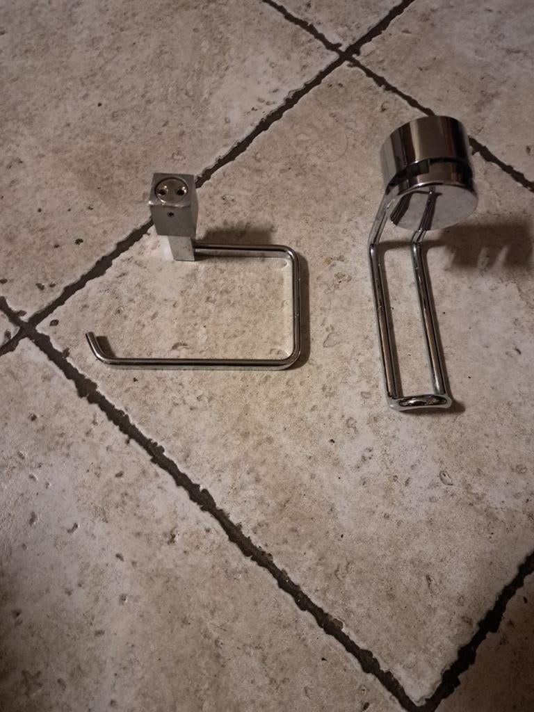 2x Toiletrolhouders - Chroom, Ophalen, Zo goed als nieuw, Handdoekenrek