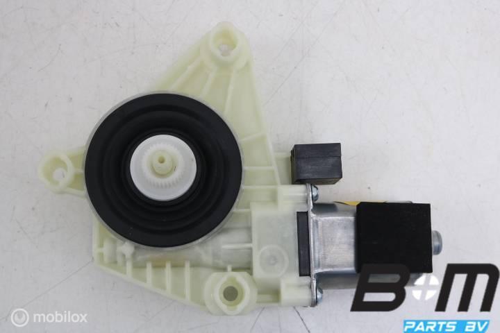 Raammotor rechtsachter VW Passat B8 Variant 5Q4959802D, Utilisé