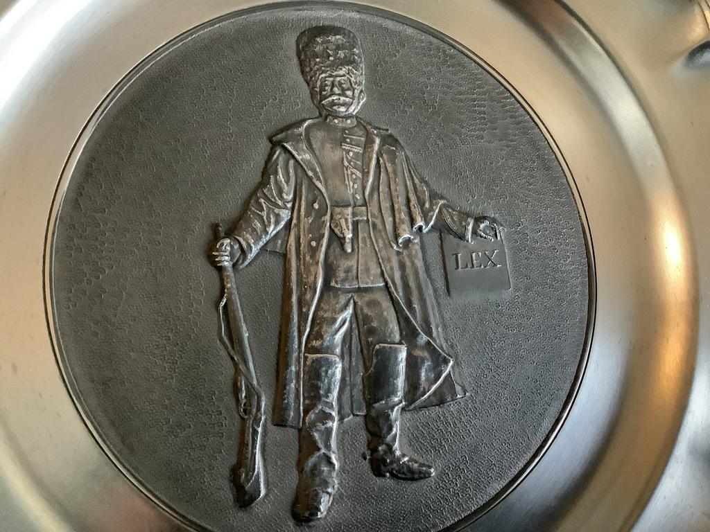 Tinnen bord Rijkswacht, Enlèvement