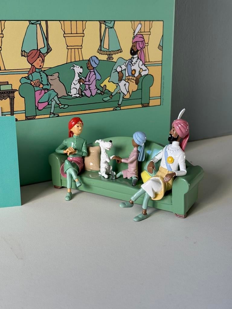 LUCKY LUKE SE RASANT AVEC LA QUEUE DE LA VACHE figurines de collection | Pixi & Cie
