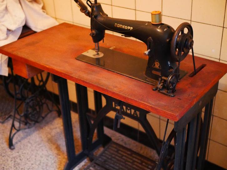 machine à coudre ( fama italie ) reprit par durkopp, Antiquités & Art, Antiquités | Machines à coudre, Enlèvement