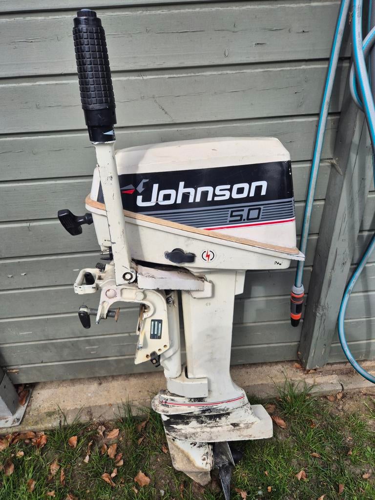 Moteur hors-bord Johnson 2 temps de 5 CV, Enlèvement