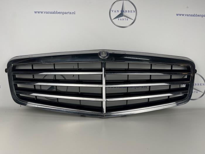 Grille van een Mercedes E-Klasse (XXX), Gebruikt, -, -, 3 maanden garantie