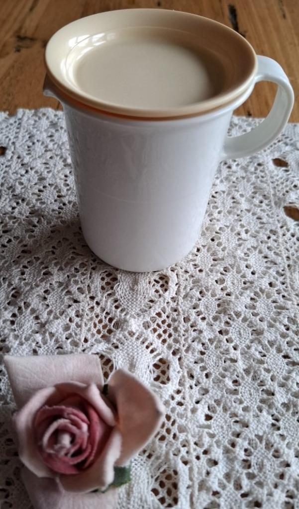 Vintage Tupperware melkkannetje creme/ licht geel, Antiquités & Art, Curiosités & Brocante, Enlèvement ou Envoi