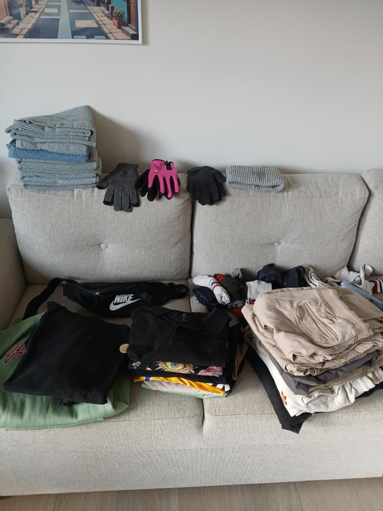 Ensemble de vêtements pour 100€ au total., Enlèvement
