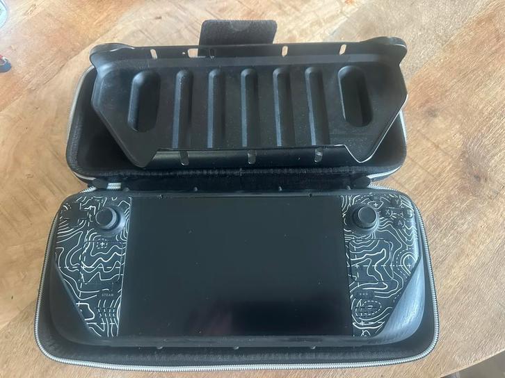 Steam deck oled 1Tb met dbrand case, Consoles de jeu & Jeux vidéo, Jeux | PC, Comme neuf, Enlèvement