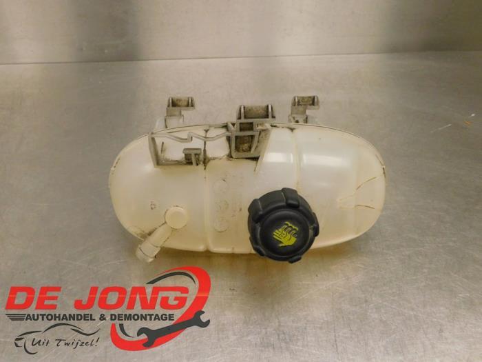 Réservoir d'expansion d'un Opel Vivaro, Autos : Pièces & Accessoires, Autres pièces automobiles, Opel, Utilisé, 3 mois de garantie