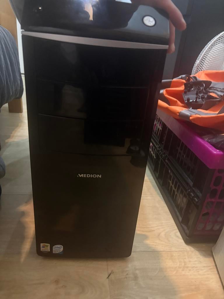 Desktop medion oude onderdelen, Computers en Software, Ophalen, Zo goed als nieuw