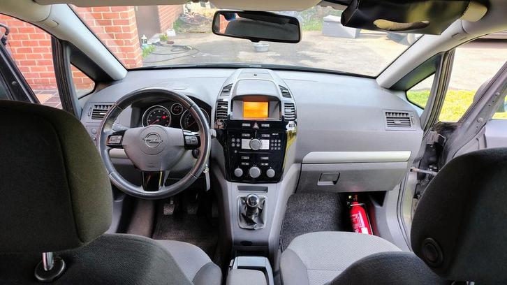 Opel Zafira 7 litres essence 2012, Autos, Audi, Particulier, Essence, Euro 5, MPV ou Monospace, 4 portes, Boîte manuelle, Argent ou Gris