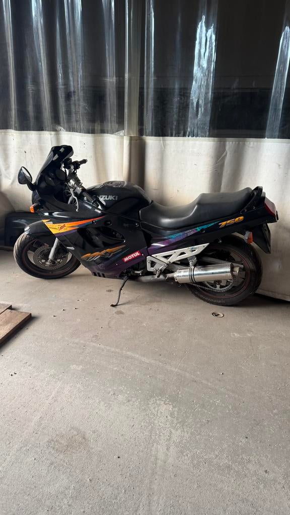 Suzuki Gsxf 750. Ruilen tegen licht vracht kan ook., Particulier