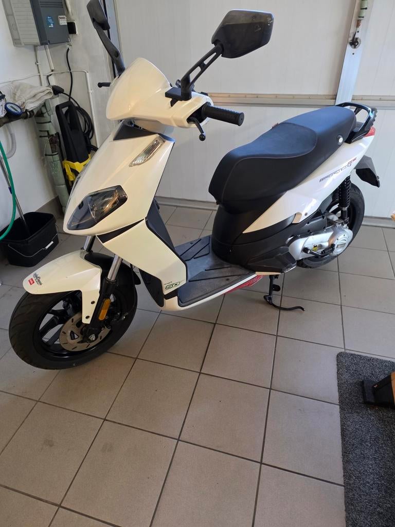Brommer Aprilia 5occ B klasse, Vélos & Vélomoteurs, Scooters | Peugeot, Enlèvement