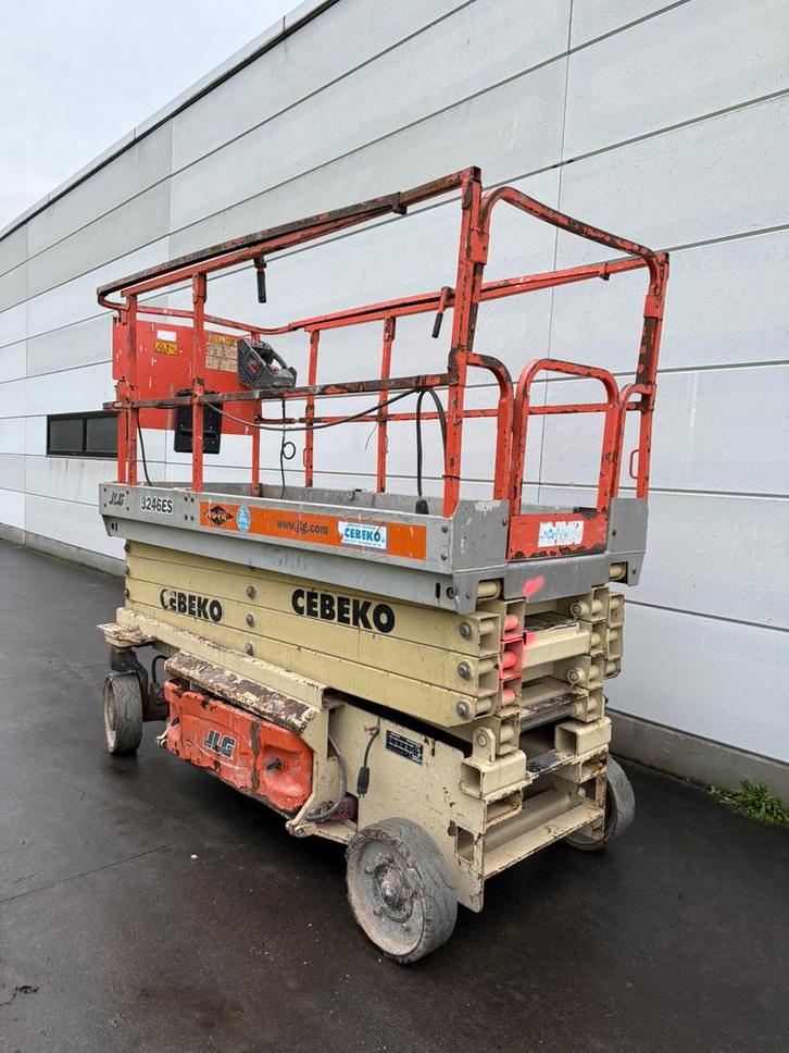 Nacelle à ciseaux JLG 3246ES 12m de hauteur de travail, Articles professionnels, Machines & Construction | Ascenseurs, Échafaudages & Échelles