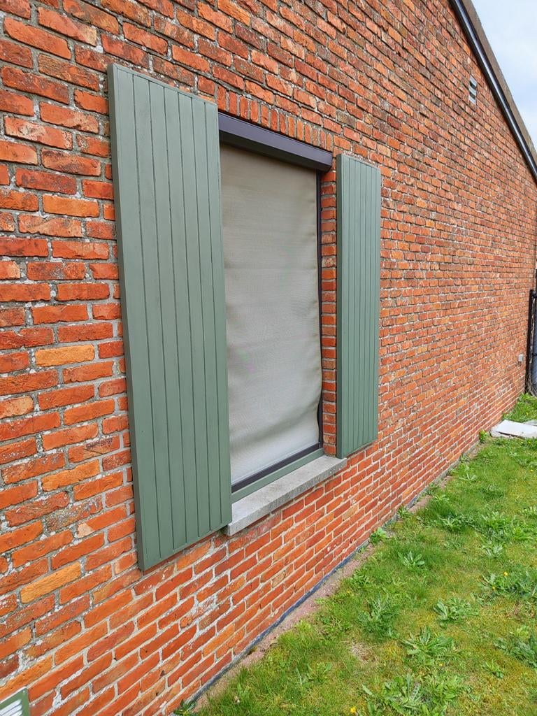 12 volets et volets en bois tropical, Enlèvement