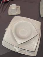 Serviesset 12 personen +6 mini kopjes met onderbord, Huis en Inrichting, Ophalen