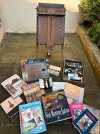 Professionele schildersezel met benodigdheden en kunstboeken, Ophalen