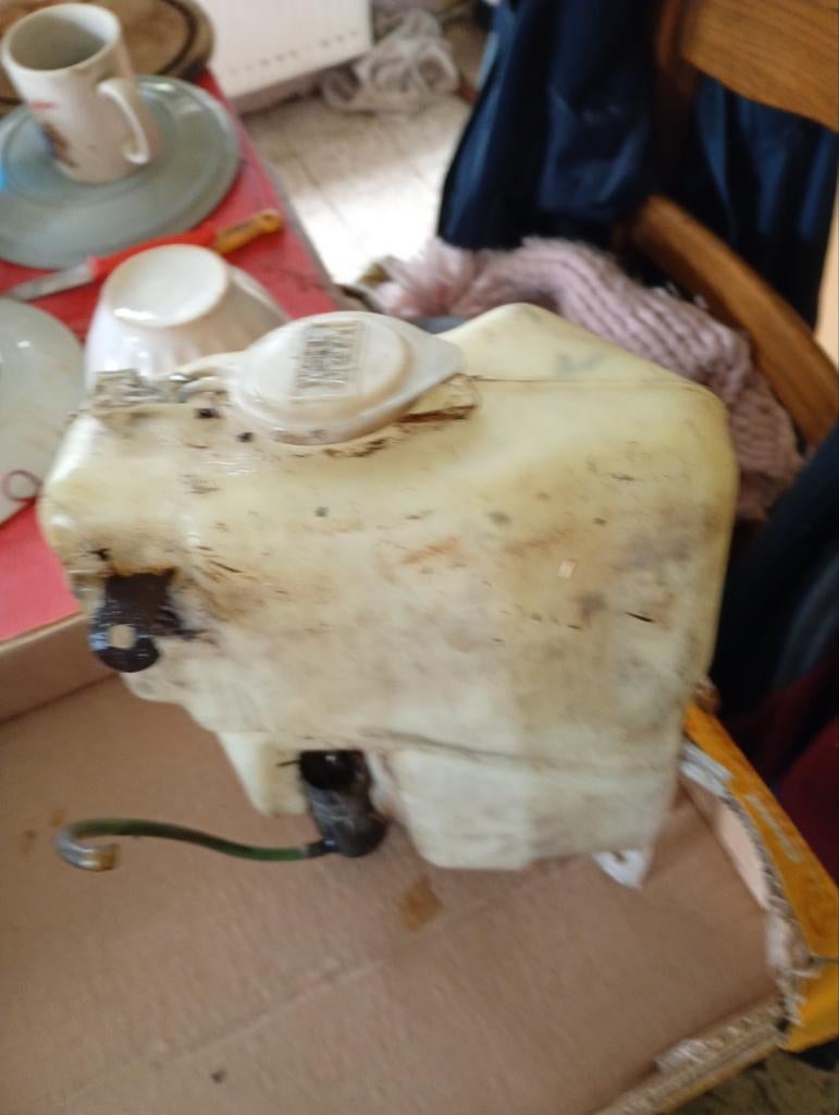 Réservoir lave-glace avant Toyota Starlet, Enlèvement ou Envoi, Toyota