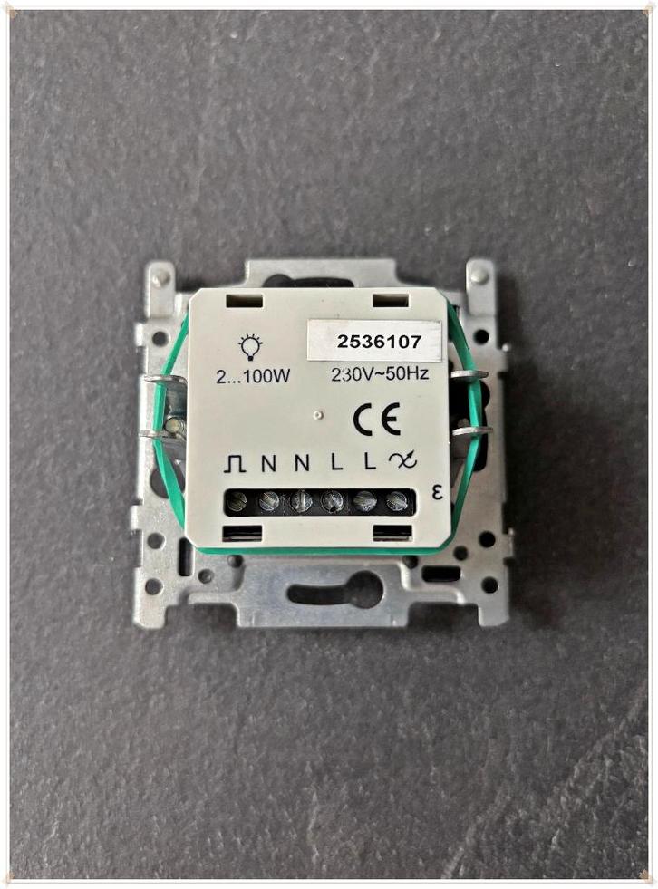 NIKO - VARIATEUR BOUTON POUSSOIR LED 3-FILS 100W NEUF, Doe-het-zelf en Bouw, Elektriciteit en Kabels, Nieuw, Schakelaar, Ophalen of Verzenden