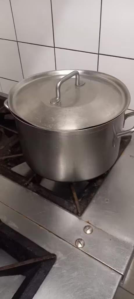 Kookpot inox met deksel 29cm diameter, Huis en Inrichting, Keuken | Potten en Pannen, Ophalen of Verzenden, Gebruikt, Inox
