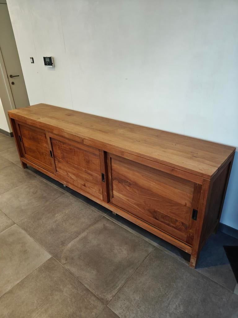 Houten dressoir, Enlèvement