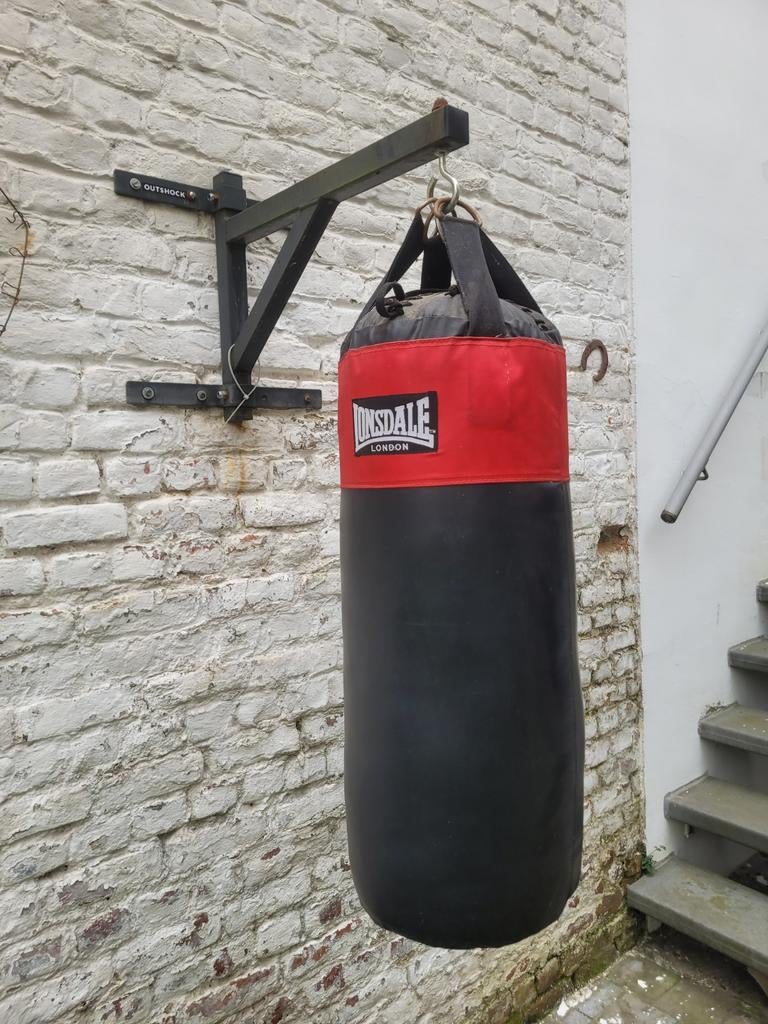 Sac de frappe + support mural Decathlon (Outshock), Sports & Fitness, Enlèvement