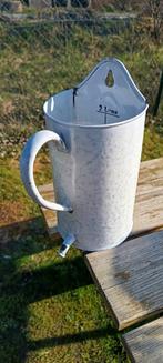 Ancienne fontaine murale émail blanc et bleu, Enlèvement ou Envoi