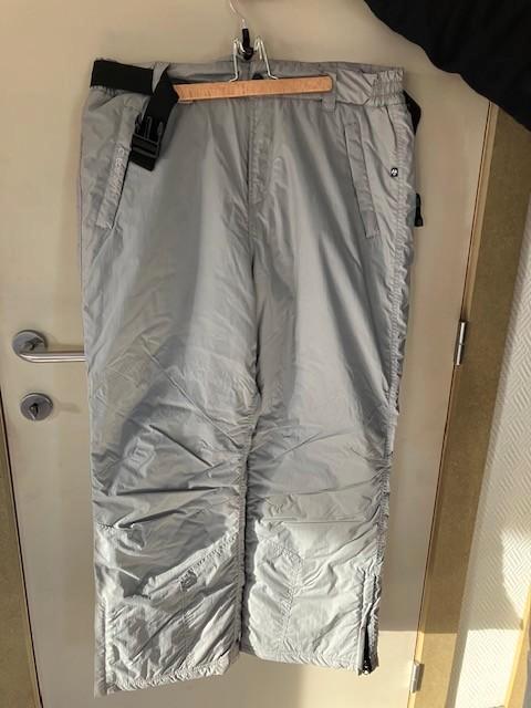 Licht grijze skibroek - Pantalon de ski gris clair, Sports & Fitness, Ski & Ski de fond, Comme neuf, Vêtements, Enlèvement