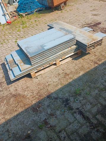 gebruikte kunststof platen  panelen planken beschikbaar voor biedingen