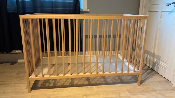 Lit cage en bois démontable ( tres peu utilisé sans matelas), Kinderen en Baby's, Babywiegjes en Ledikanten, Zo goed als nieuw