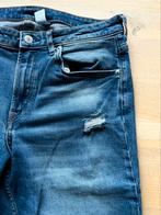 Donkerblauwe destroyed jeansbroek, H&M, Blauw, Ophalen of Verzenden, Zo goed als nieuw