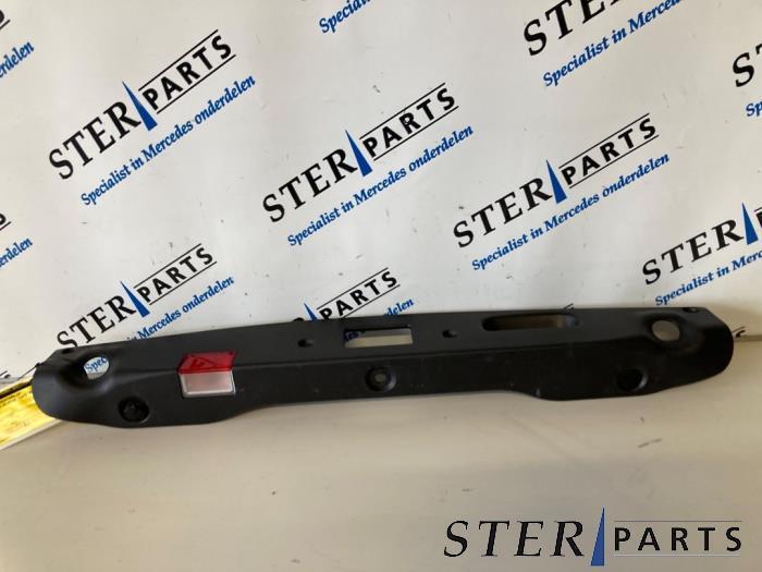 Poignée hayon d'un Mercedes C-Klasse, Autos : Pièces & Accessoires, Carrosserie & Tôlerie, Mercedes-Benz, Utilisé, 3 mois de garantie