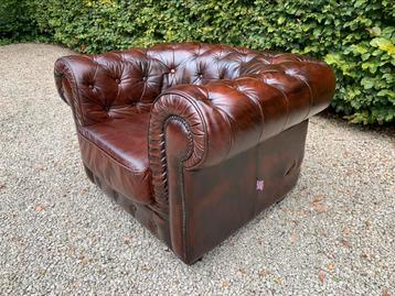 Engelse chesterfield fauteuil uit echt rundleder disponible aux enchères