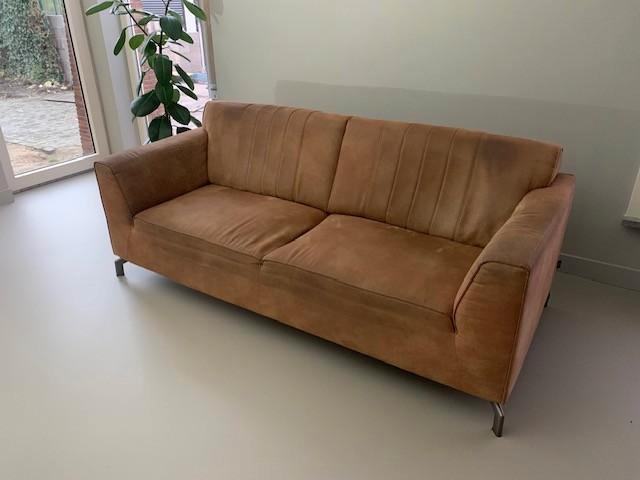 Zetel 2,5 zit Bruin/ cognac leder (suède), Huis en Inrichting, Zetels | Zetels, Gebruikt, Ophalen