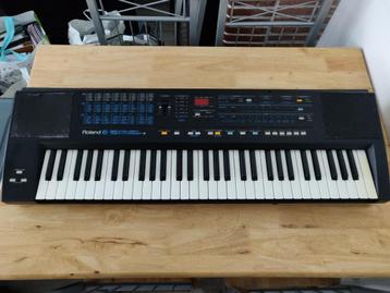 Roland E-15 Intelligent synthesizer w/ support & sustain ped
