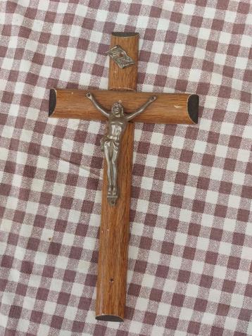 Houten kruis  beschikbaar voor biedingen