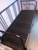 Uitschuifbaar zwart  metalen bed met matras, Huis en Inrichting, Ophalen, Zo goed als nieuw