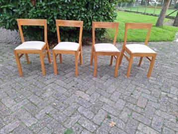 4 eikenhouten eetstoelen / stoelen beschikbaar voor biedingen