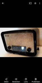 Oude mooie radio met bakelieten kast, Antiek en Kunst, Antiek | Tv's en Audio, Ophalen