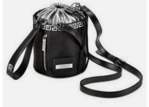 Versace Parfums Ronde Tas - Zwart & Zilver NIEUW parfum bag, Handtassen en Accessoires, Tassen | Damestassen, Nieuw, Zwart, Ophalen of Verzenden
