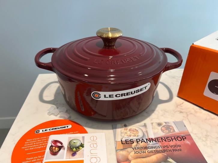 Nouvelle poêle Le Creuset Rhone/Garnet 24 cm dans la boîte, Maison & Meubles, Cuisine | Casseroles & Poêles, Neuf, Poêle à frire ou Sauteuse