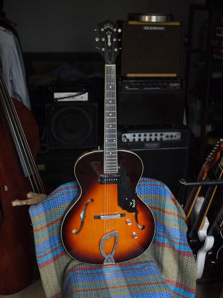 Guild T-50 Slim Vintage Sunburst (P90, hollowbody), Musique & Instruments, Instruments à corde | Guitares | Électriques, Comme neuf