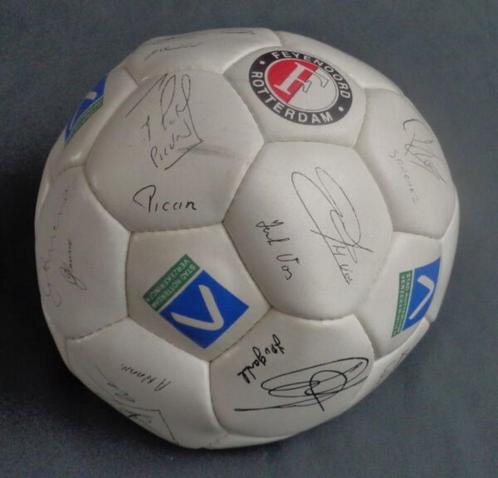 Ballon signé FEYENOORD avec sélection signatures 1997 s, Collections, Articles de Sport & Football, Utilisé, Enlèvement ou Envoi