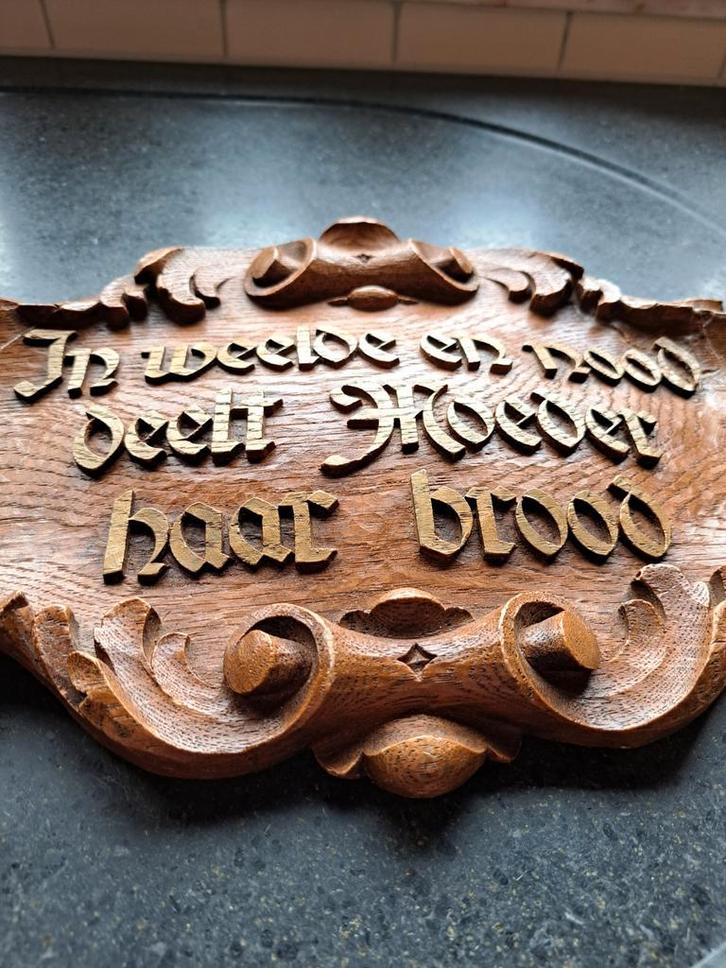 Oud bord ,In weelde en nood deelt moeder haar brood., Huis en Inrichting, Woonaccessoires | Tekstborden en Spreuken, Gebruikt