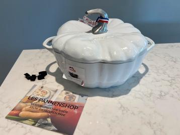 Nieuwe Staub pompoenpan, wit, 24 cm, inhoud 3,25 liter beschikbaar voor biedingen