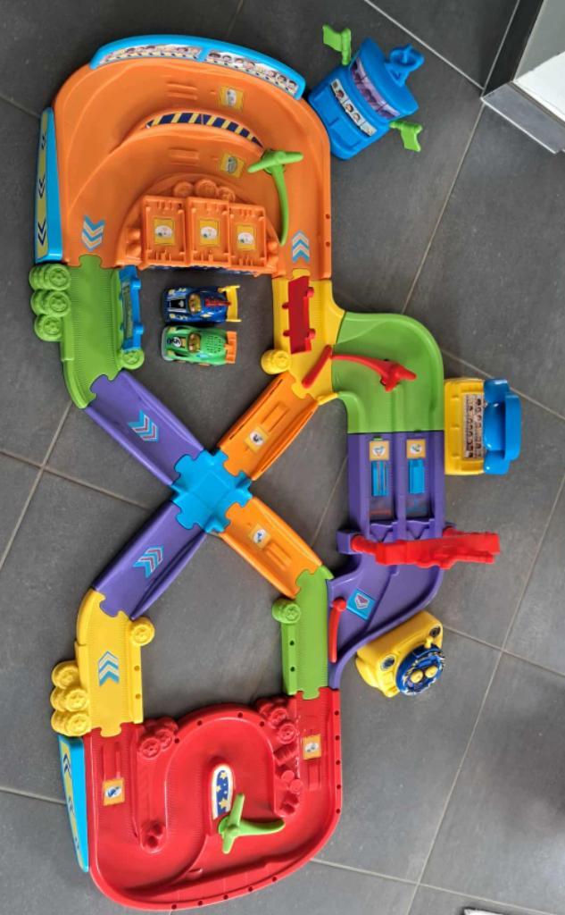 VTech Toet Toet Auto's - Mega RC Racecircuit, Kinderen en Baby's, Speelgoed | Vtech, Zo goed als nieuw, 2 tot 4 jaar, Ophalen of Verzenden