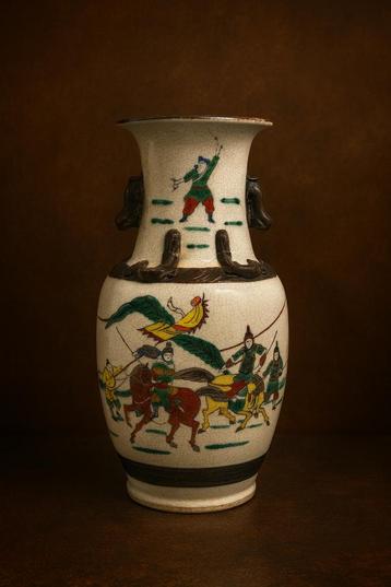 Chinese keramische vaas uit Nanking beschikbaar voor biedingen