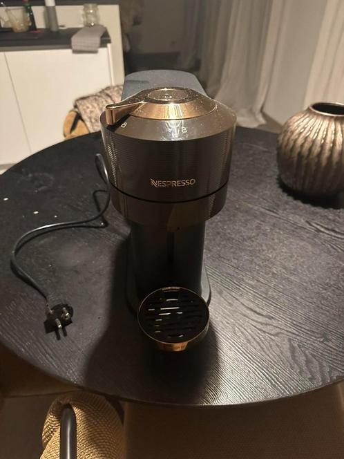 Nespresso Vertuo, Elektronische apparatuur, Koffiezetapparaten, Zo goed als nieuw, Koffiepads en cups, Espresso apparaat, 4 tot 10 kopjes