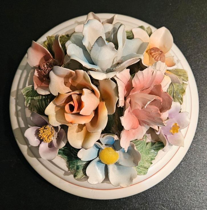 decoratief keramisch rond potje met bloemendeksel, Antiek en Kunst, Antiek | Keramiek en Aardewerk, Ophalen