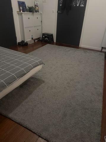 Grijze Vloerkled (IKEA) beschikbaar voor biedingen