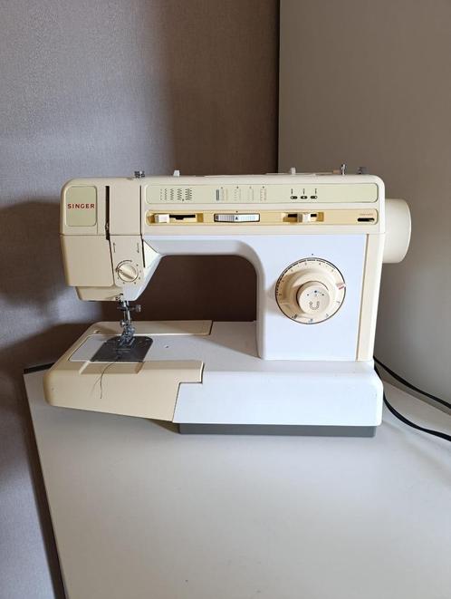 Een perfect functionerende Singer 9810C naaimachine., Hobby en Vrije tijd, Naaimachines en Toebehoren, Gebruikt, Naaimachine, Singer